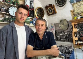 Amasyalı aile üç kuşaktır saatlerin ömrünü uzatıyor