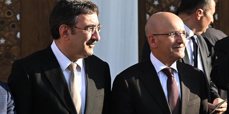 Cumhurbaşkanı Yardımcısı Yılmaz ile Hazine ve Maliye Bakanı Şimşek Katar'a gidiyor
