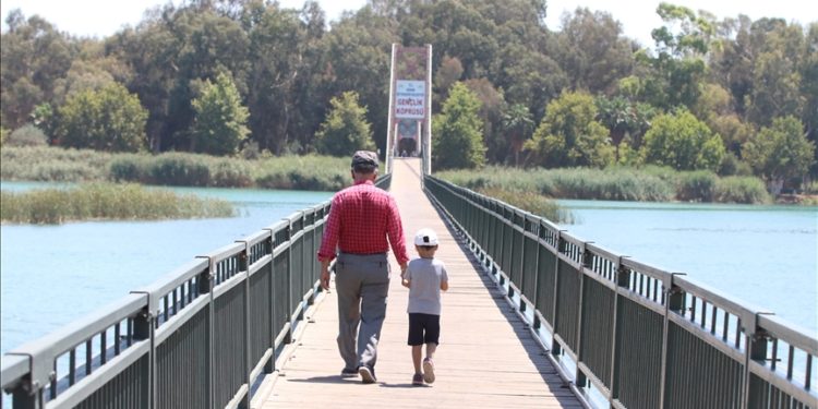 Uzmanından "Sıcak havalarda çocukları çok fazla dışarda tutmayın" uyarısı