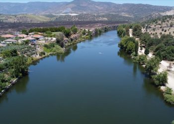 Yeniden coşkuyla akan Gediz, volkanik kanyona hayat verdi