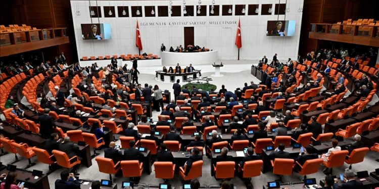 TBMM Genel Kurulu olağanüstü toplandı