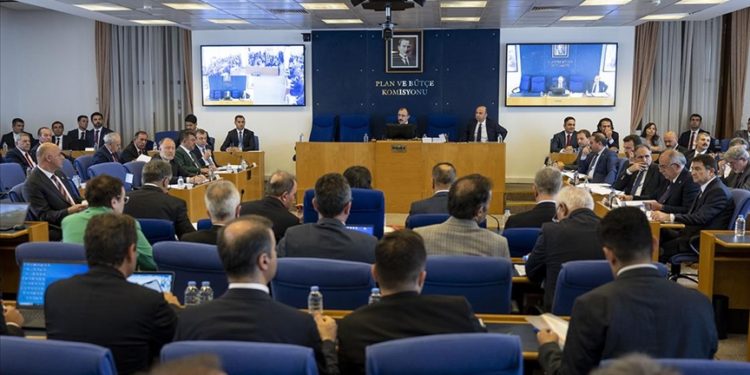 Memur maaşında artış ile vergi düzenlemelerini içeren teklif, TBMM Plan ve Bütçe Komisyonunda