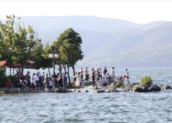 Sapanca sahilinde bayramın son gününde yoğunluk yaşandı