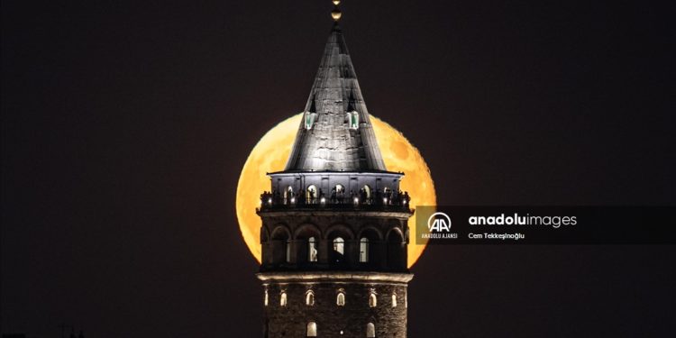 İstanbul'da 'Süper Ay'