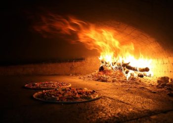 Odun ateşinde pizza yapılan Süryani köyleri lezzet durağı oldu