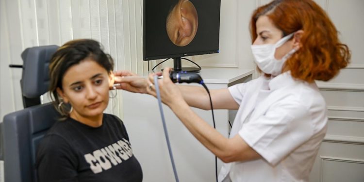 Erken uygulanan koklear implant ile işitme kaybına yüzde 100’e yakın çözüm sağlanabilir