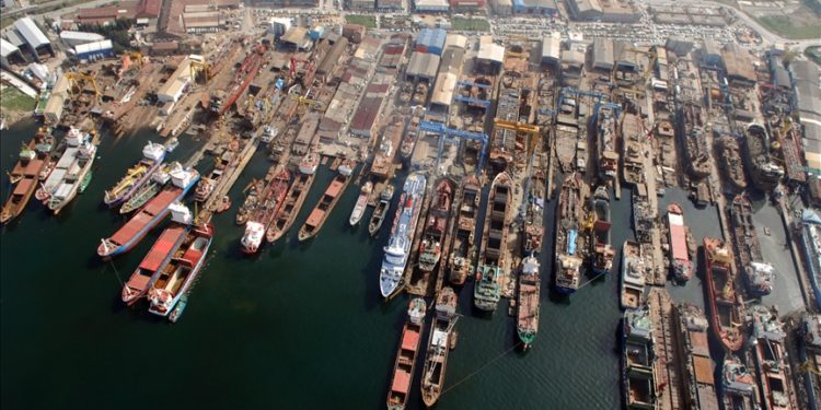 Tuzla'da gemi atık deposundaki patlamada 1 işçi öldü