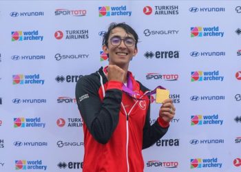 Milli okçu Mete Gazoz, Almanya'da kürsünün zirvesinde yer aldı