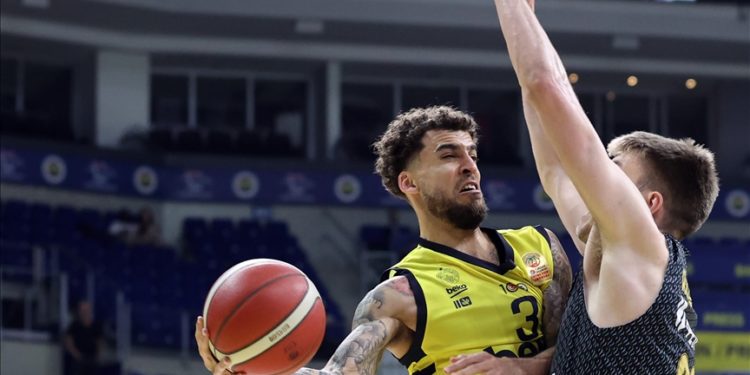 TBF'den Larkin ve Wilbekin'e 5'er maç ceza