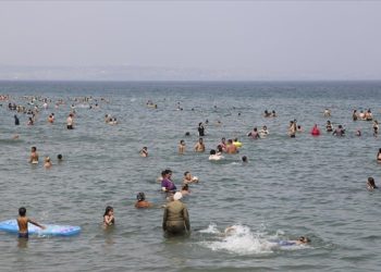 Sıcak havada deniz ve havuzlarda enfeksiyon riski