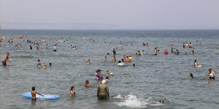Sıcak havada deniz ve havuzlarda enfeksiyon riski