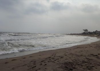 Riva'da yoğun dalga-akıntı nedeniyle bu hafta sonu denize girmek yasak