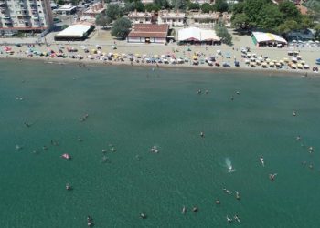 Tekirdağ'da sıcaktan bunalanlar sahillerde vakit geçiriyor