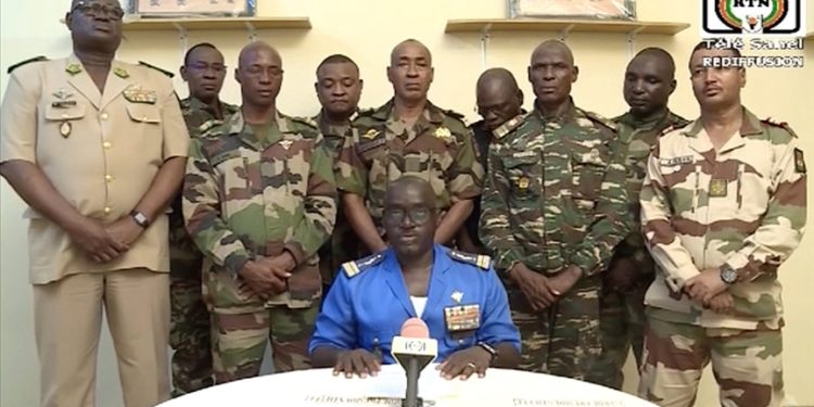 Nijer’de cunta, askeri müdahaleye karşı hava sahasını kapattı