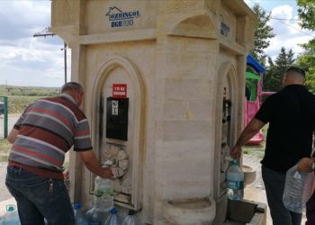 Edirne’de parktaki çeşme, su israfını önlemek için sembolik olarak ücretlendirildi