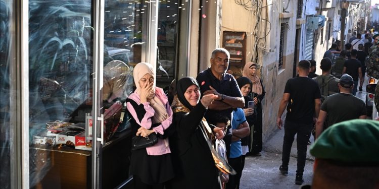 Lübnan’daki Filistin kampında yaşanan çatışmalarda bir kişi daha hayatını kaybetti