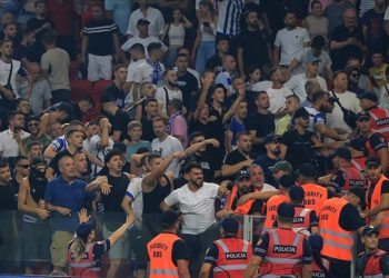 Tirana-Beşiktaş maçı olaylar nedeniyle geç başladı