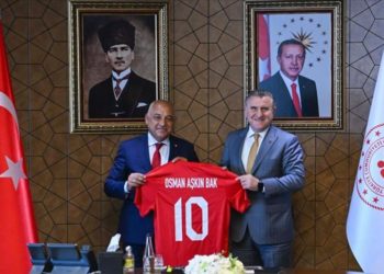 Bakan Bak, TFF Başkanı Büyükekşi'yi kabul etti