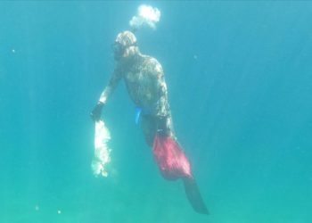 Bodrum'da deniz dibi temizliği Küçükbük Koyu'nda sürdü