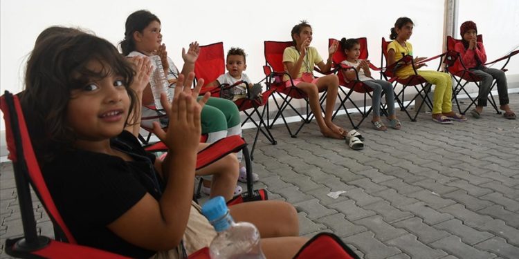 Eğlenceli atölyelerle donatılan “Umut Tırı” depremzede çocuklar için yeniden Hatay’da