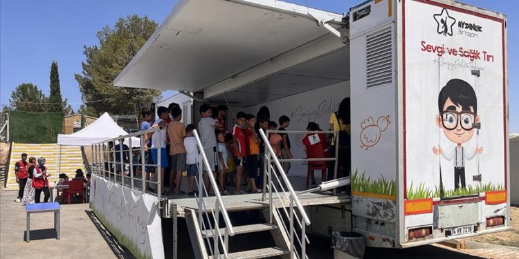 “Sağlık ve Sevgi Tırı”nda 5 bin 220 depremzede çocuğun göz taraması yapıldı