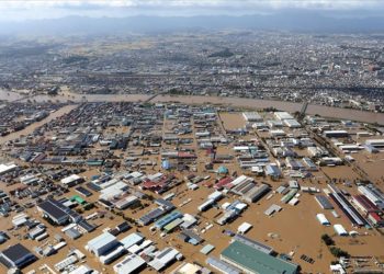 Güney Kore’ye doğru ilerleyen Khanun Tayfunu, hava ve deniz ulaşımını aksattı