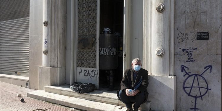 Yunanistan’ın sağlık sektörü, turizm döneminde yetersiz kalıyor