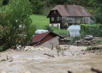 NATO ve AB selin vurduğu Slovenya'ya yardım gönderiyor