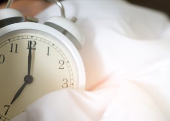 65 yaş üstünde iyi bir gece uykusu için ideal oda sıcaklığı 20-25 derece olmalı