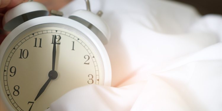 65 yaş üstünde iyi bir gece uykusu için ideal oda sıcaklığı 20-25 derece olmalı