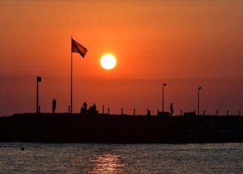 Side Antik Kenti gün batımında kızıl renklere büründü