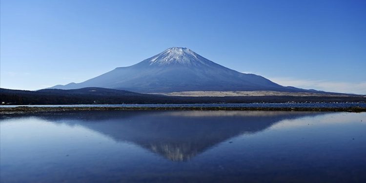 Japonya'da 90 yaşındaki dağcı, tekerlekli sandalyeyle Fuji Dağı'na tırmandı