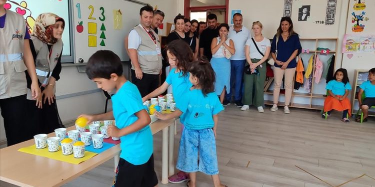 Samsun'da mevsimlik işçilerin çocukları fındık bahçesine değil okula gidiyor