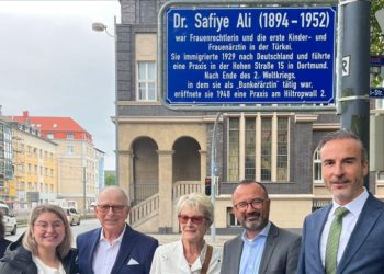 Almanya'da bir sokağa Türkiye'nin ilk kadın doktoru olan Safiye Ali'nin adı verildi