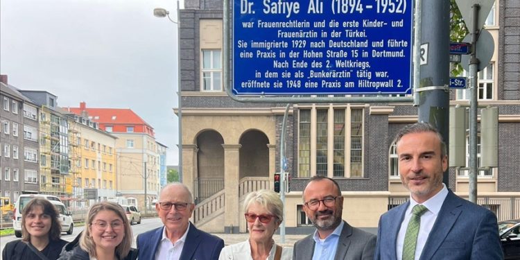 Almanya'da bir sokağa Türkiye'nin ilk kadın doktoru olan Safiye Ali'nin adı verildi