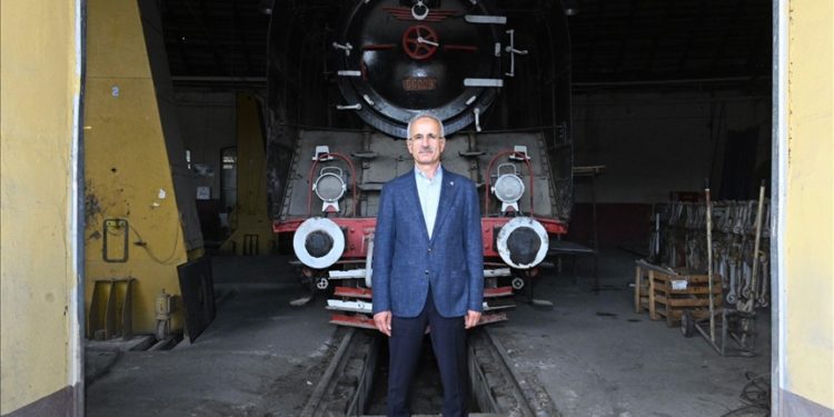 Ulaştırma ve Altyapı Bakanı Uraloğlu: KonyaRay Projesinin 1. etabında hat sayısını 4'e çıkaracağız