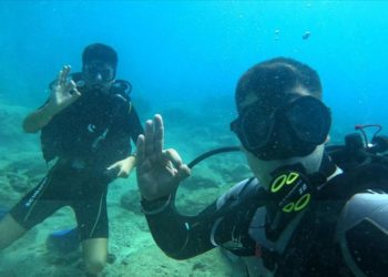 Hatay'da depremzede öğrenciler, Sahil Güvenlik ekipleriyle dalış yaptı