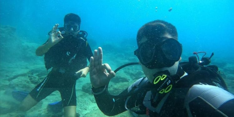 Hatay'da depremzede öğrenciler, Sahil Güvenlik ekipleriyle dalış yaptı