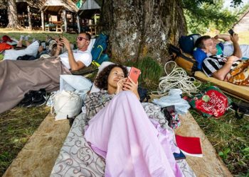 Karadağ'ın mizahi geleneği "en tembel vatandaş" yarışması başladı