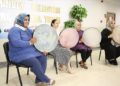 Tarlada yorulan Gaziantepli kadınlar katıldıkları kursta erbane çalmayı öğreniyor