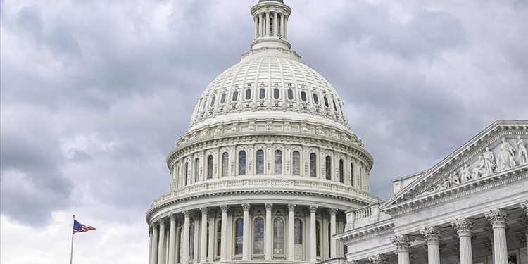 ABD Kongre polisi, silahlı saldırgan ihbarı üzerine Senato ofis binalarının giriş ve çıkışlarını kapattı