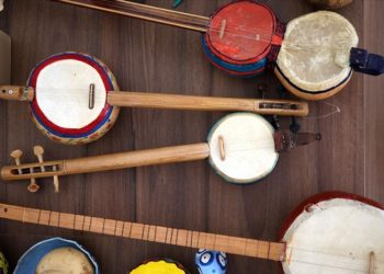 Emekli öğretmen su kabaklarını sanata dönüştürüyor