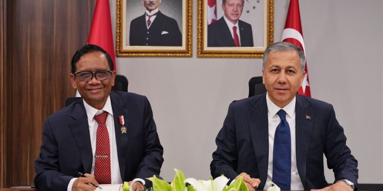 Türkiye ile Endonezya arasında güvenlik alanında işbirliği anlaşması imzalandı
