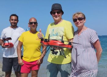 Antalya’da cankurtaran dron Alman turisti kurtardı