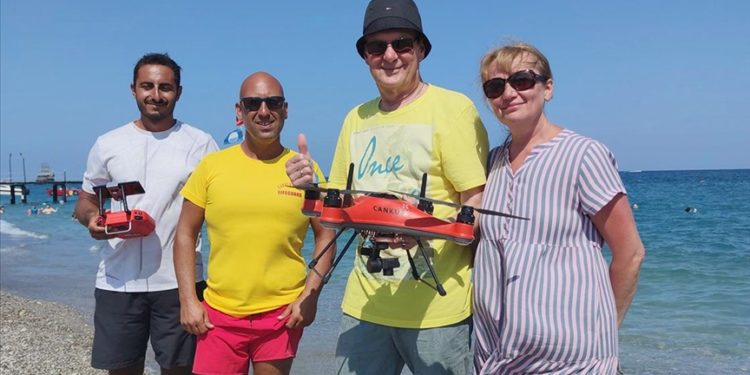 Antalya’da cankurtaran dron Alman turisti kurtardı