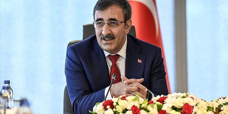 Dengeyi sağlarken yatırımları düşürmeyi değil tasarrufları artırmayı hedeflemeliyiz