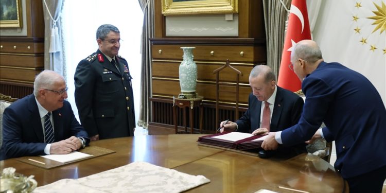 Cumhurbaşkanı Erdoğan YAŞ kararlarını imzaladı