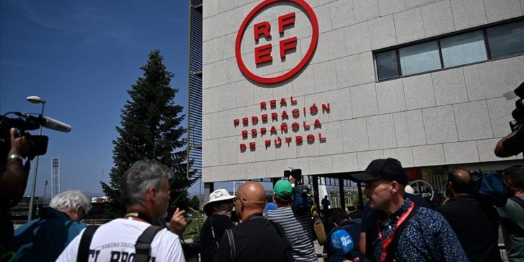 İspanya’da görevden alınan Futbol Federasyonu Başkanı Rubiales’le ilgili tartışmalar sürüyor