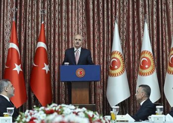 Türkiye kendi eksenini tahkim etmek mecburiyetinde olan bir ülke