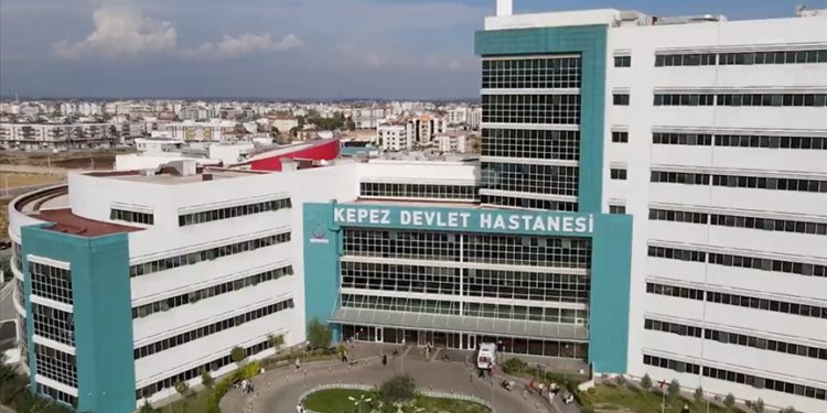 Bakan Koca’dan Kepez Devlet Hastanesi’nde hizmet veren diyaliz ünitesine ilişkin paylaşım